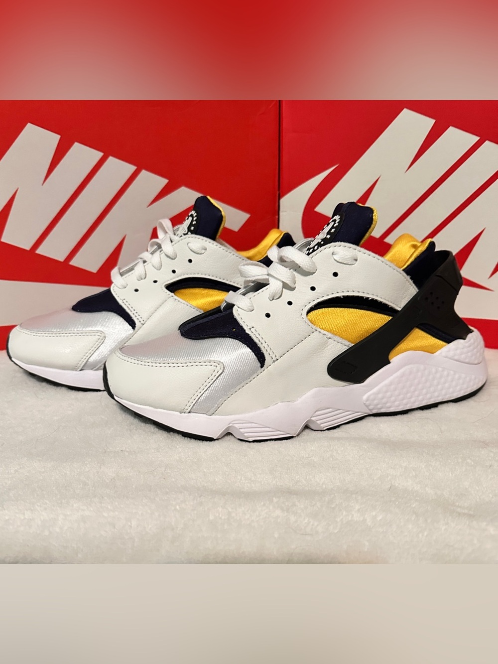 Nike Air Huarache 'Michigan' (2021)